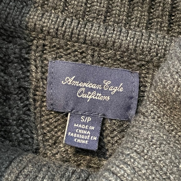 American Eagle Cable Knit Sweater - Sz. Small - Picture 3 of 5